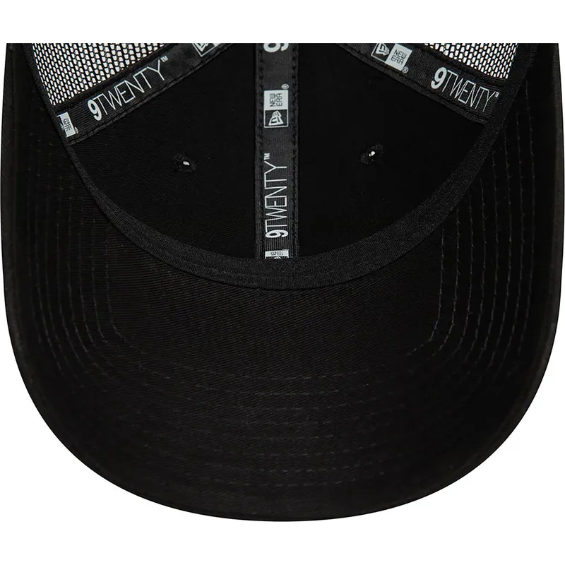 justerbar-svart-truckerkeps-for-dam-9twenty-fran-new-era