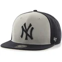 svart-och-vit-snapback-keps-new-york-yankees-mlb-sure-shot-fran-47-brand
