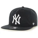 svart-snapback-keps-med-platt-skarm-av-new-york-yankees-mlb-fran-47-brand