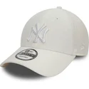 kepsar-curva-vit-justerbart-band-9forty-linen-fran-new-york-yankees-mlb-av-new-era