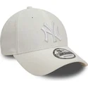 kepsar-curva-vit-justerbart-band-9forty-linen-fran-new-york-yankees-mlb-av-new-era