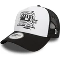 vit-och-svart-truckerkeps-a-frame-graphic-fran-hot-dog-new-york-av-new-era