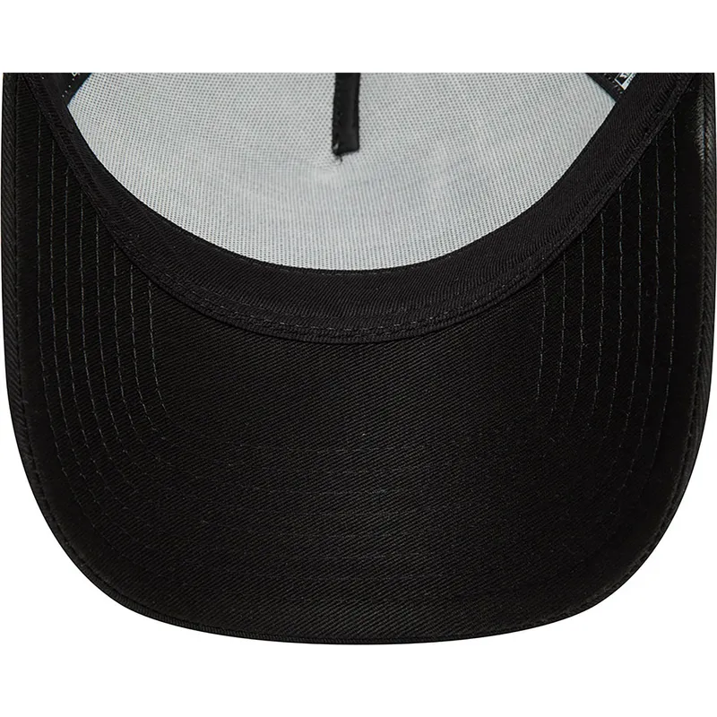 new-era-hot-dog-new-york-vit-och-svart-a-frame-graphic-truckerkeps