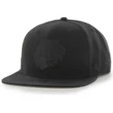 svart-platt-snapback-keps-med-svart-chicago-blackhawks-nhl-logga-fran-47-brand-sure-shot