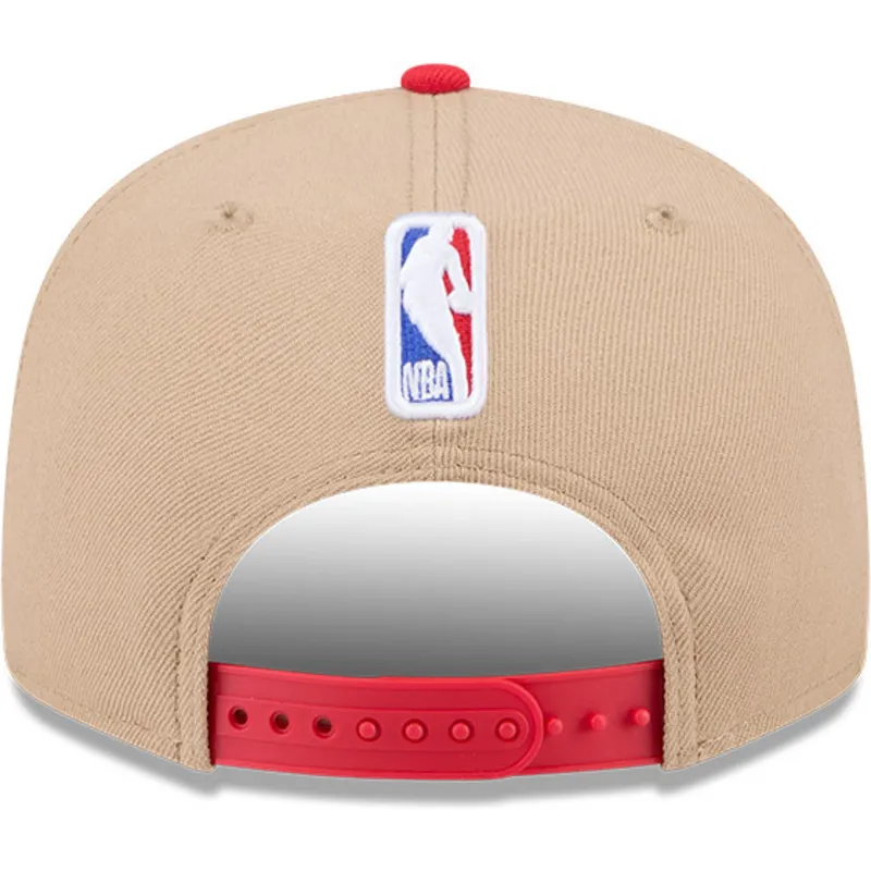 brun-och-rod-platt-keps-snapback-9fifty-draft-2024-fran-chicago-bulls-nba-av-new-era