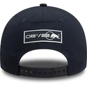 morkbla-snapback-keps-med-bojd-skarm-max-verstappen-9forty-fran-red-bull-racing-formula-1-av-new-era