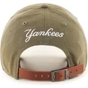 brun-bojd-keps-med-litet-new-york-yankees-logotyp-mlb-clean-up-fran-47-brand
