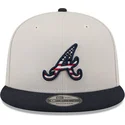 atlanta-braves-mlb-new-era-9fifty-4th-of-july-beige-och-marinbla-snapback-flat-keps