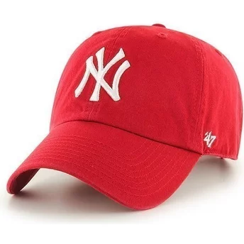 Röd kurvad keps från New York Yankees MLB Clean Up av 47 Brand