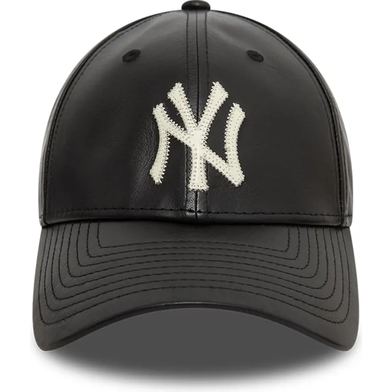 svart-justerbar-kurvad-keps-9forty-leather-fran-new-york-yankees-mlb-av-new-era