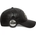 svart-justerbar-kurvad-keps-9forty-leather-fran-new-york-yankees-mlb-av-new-era
