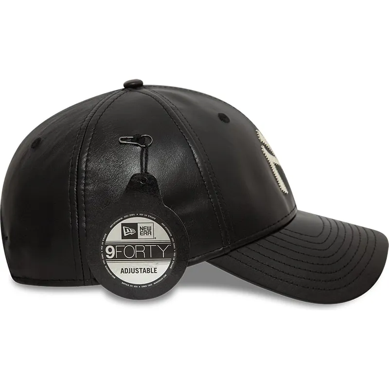 svart-justerbar-kurvad-keps-9forty-leather-fran-new-york-yankees-mlb-av-new-era