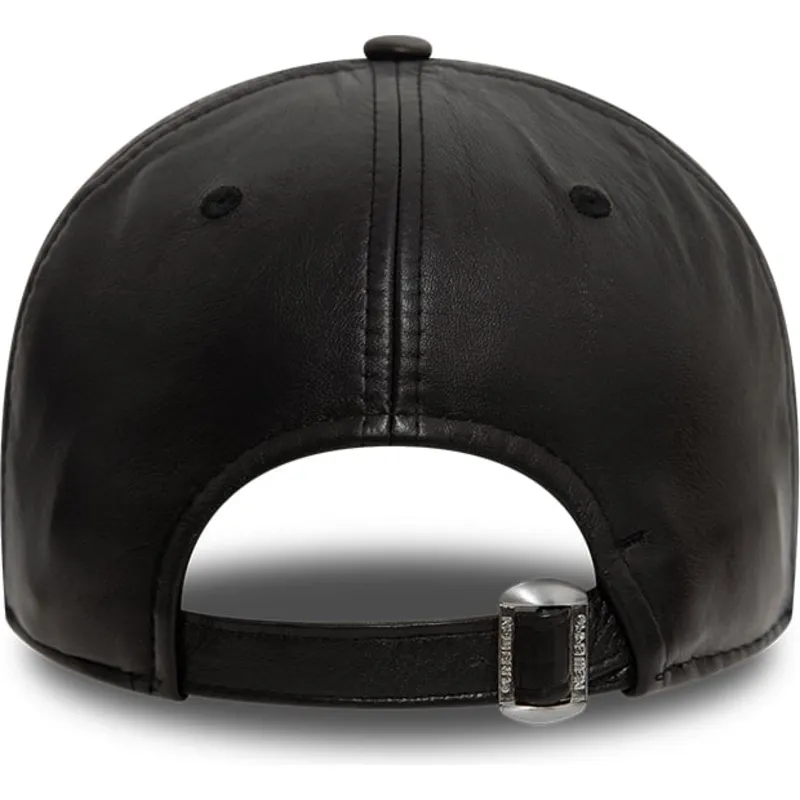 svart-justerbar-kurvad-keps-9forty-leather-fran-new-york-yankees-mlb-av-new-era