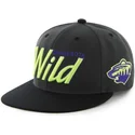 svart-snapback-keps-med-platt-skarm-och-minnesota-wild-nhl-bokstavslogo-fran-47-brand