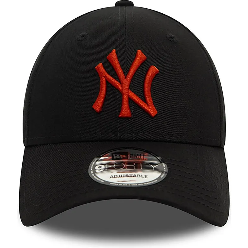 svart-bojd-justerbar-keps-med-rod-logotyp-9forty-league-essential-fran-new-york-yankees-mlb-av-new-era