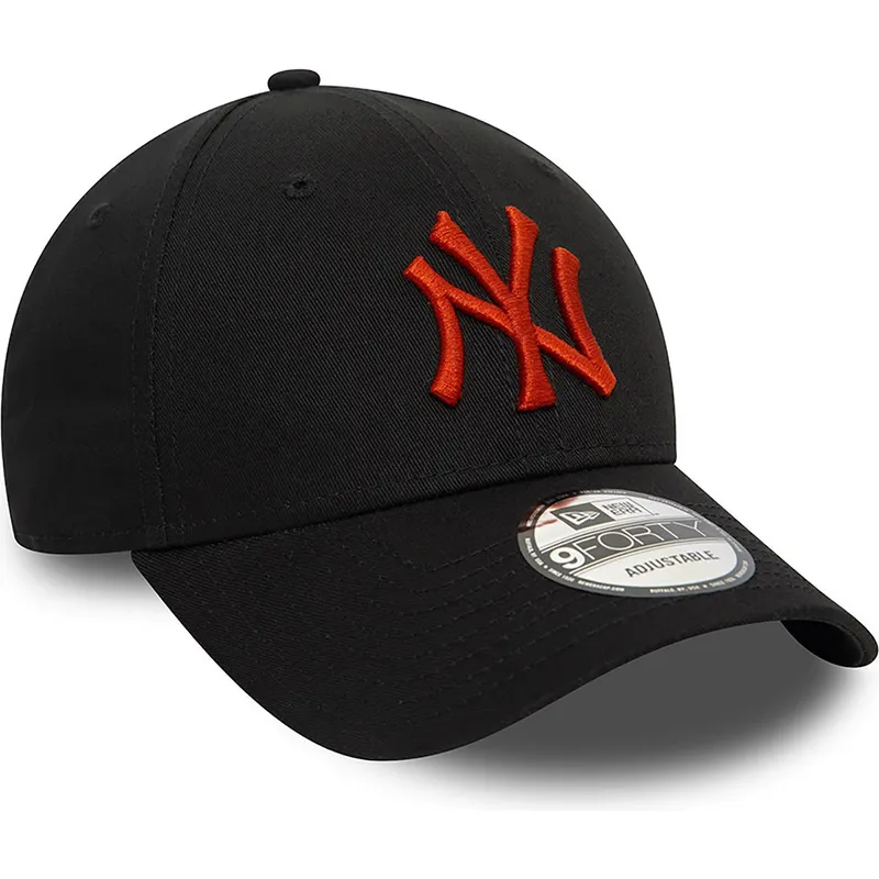 svart-bojd-justerbar-keps-med-rod-logotyp-9forty-league-essential-fran-new-york-yankees-mlb-av-new-era