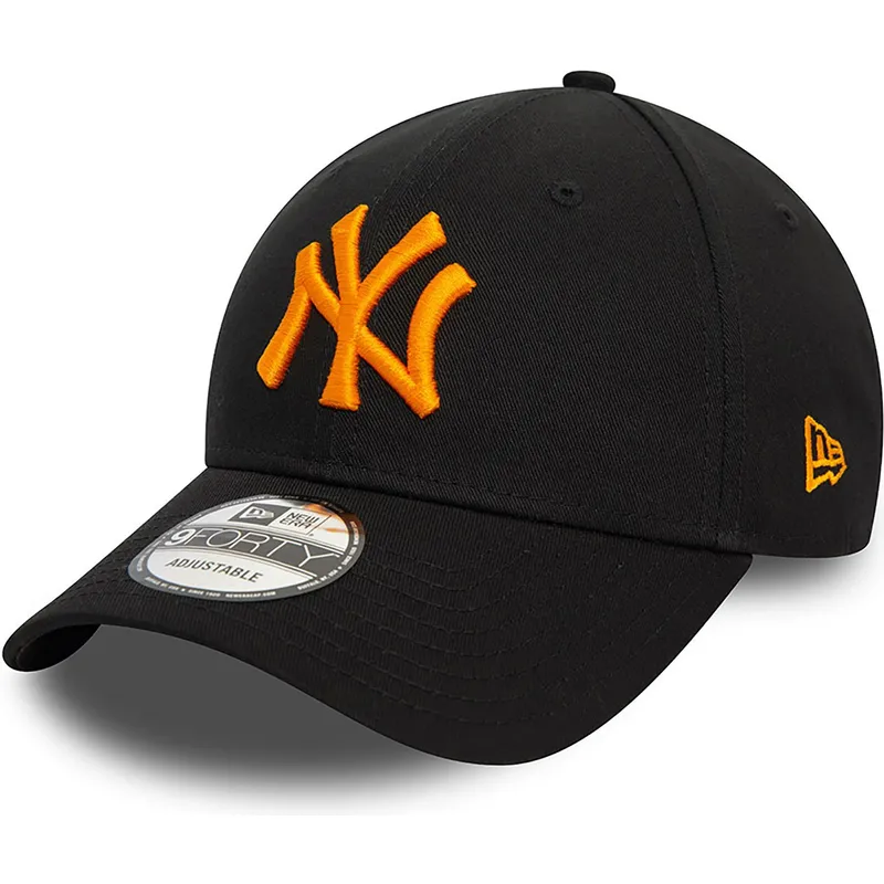 svart-justerbar-bojd-keps-med-orange-logotyp-9forty-league-essential-av-new-york-yankees-mlb-fran-new-era