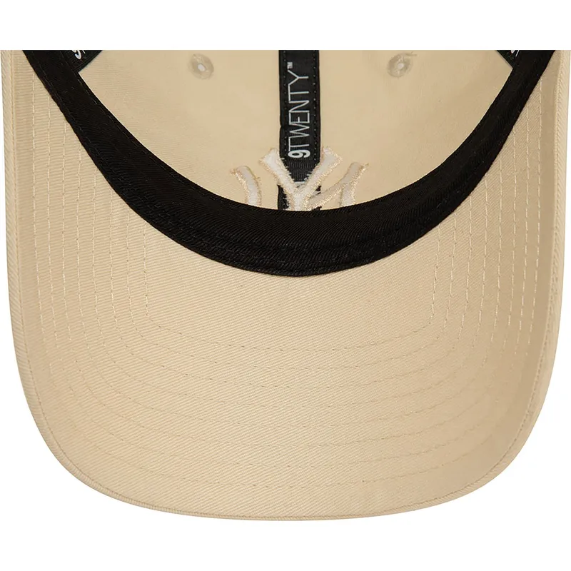 bojd-beige-justerbar-keps-med-beige-logotyp-9twenty-league-essential-fran-new-york-yankees-mlb-av-new-era