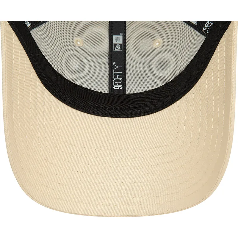 kepsar-curva-beige-justerbart-band-9forty-av-new-era