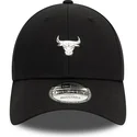 svart-justerbar-kurvad-keps-9forty-metallic-pin-fran-chicago-bulls-nba-av-new-era