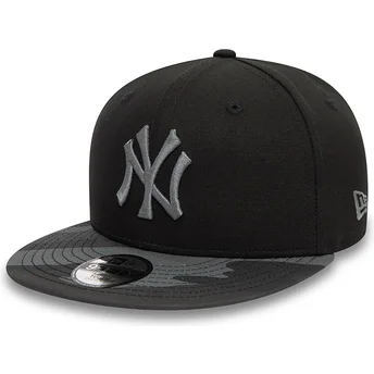 Svart platt snapback-keps med grå logotyp för pojkar 9FIFTY Contrast från New York Yankees MLB av New Era