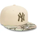 beige-platt-snapbackkeps-med-gront-logo-for-barn-9fifty-contrast-new-york-yankees-mlb-fran-new-era