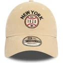 beige-justerbar-bojd-keps-the-empire-state-9twenty-cord-fran-new-york-stader-och-strander-av-new-era