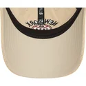 beige-justerbar-bojd-keps-the-empire-state-9twenty-cord-fran-new-york-stader-och-strander-av-new-era