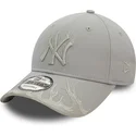 kepsar-curva-gra-justerbart-band-9forty-flame-fran-new-york-yankees-mlb-av-new-era