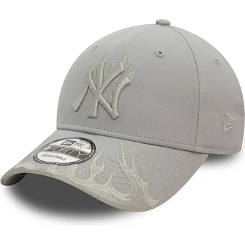 Justerbar grå böjd keps med grå logotyp 9FORTY Flame från New York Yankees MLB av New Era