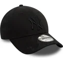 svart-justerbar-kurvad-keps-med-svart-logotyp-9forty-flame-fran-new-york-yankees-mlb-av-new-era