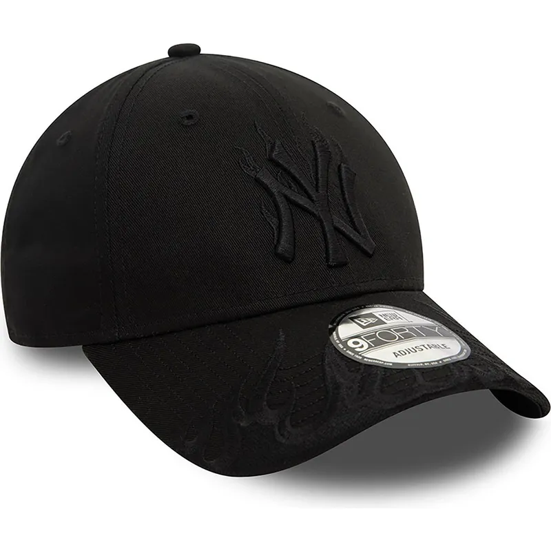 svart-justerbar-kurvad-keps-med-svart-logotyp-9forty-flame-fran-new-york-yankees-mlb-av-new-era
