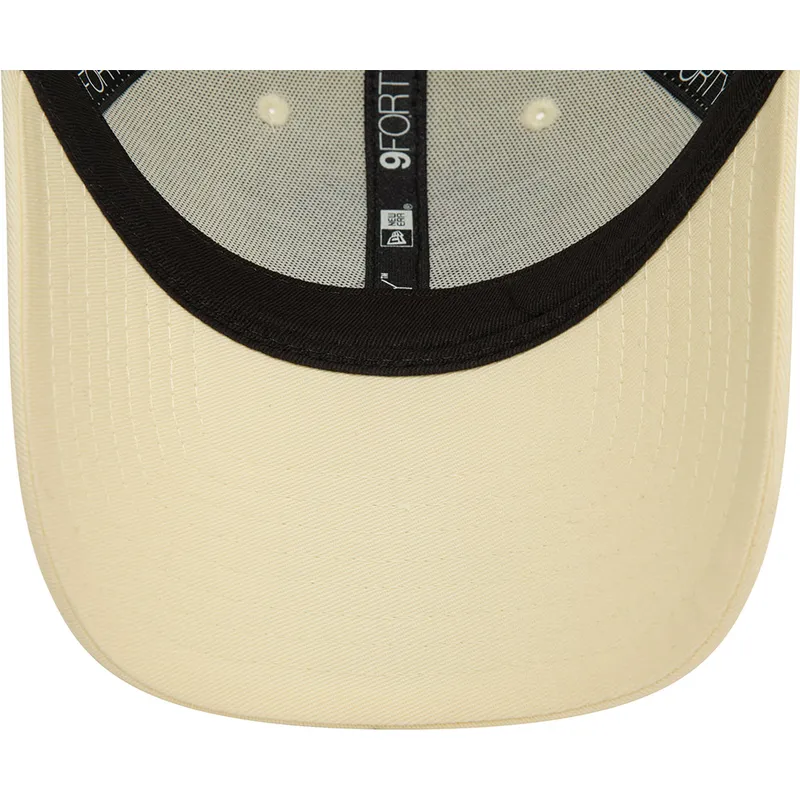 kepsar-curva-beige-justerbart-band-9forty-fran-hogwarts-harry-potter-av-new-era