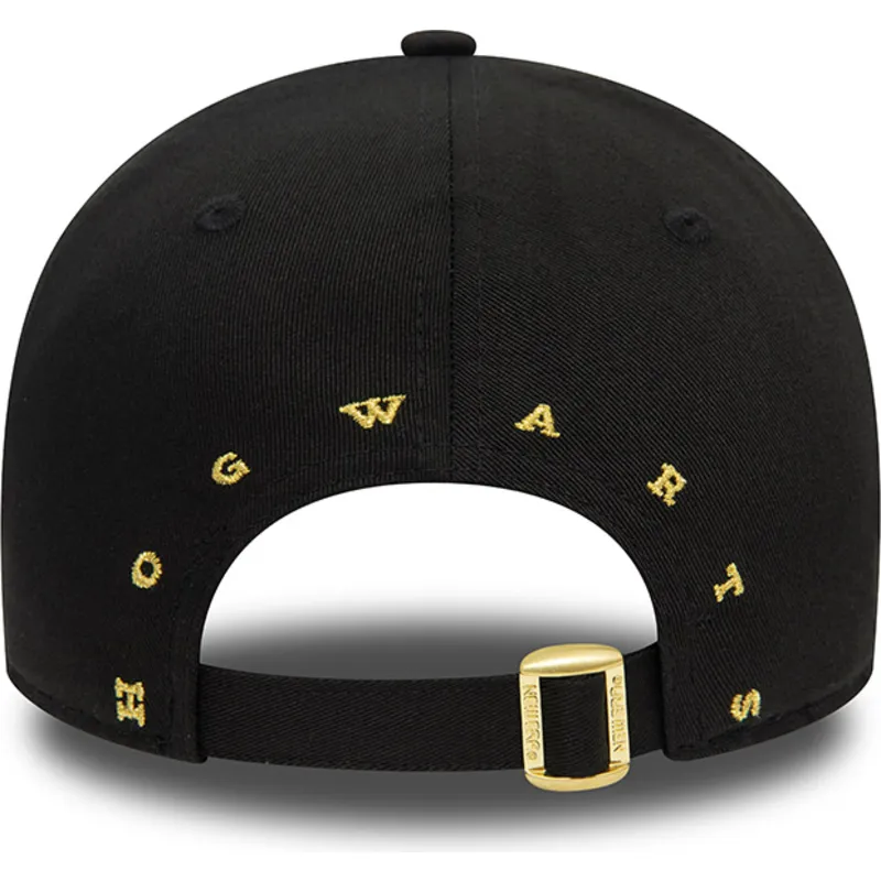 svart-justerbar-kurvad-keps-9forty-hogwarts-harry-potter-fran-new-era