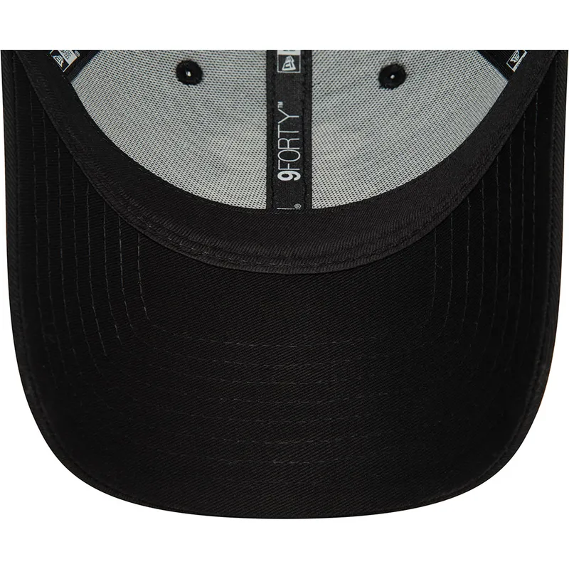 svart-justerbar-kurvad-keps-9forty-hogwarts-harry-potter-fran-new-era