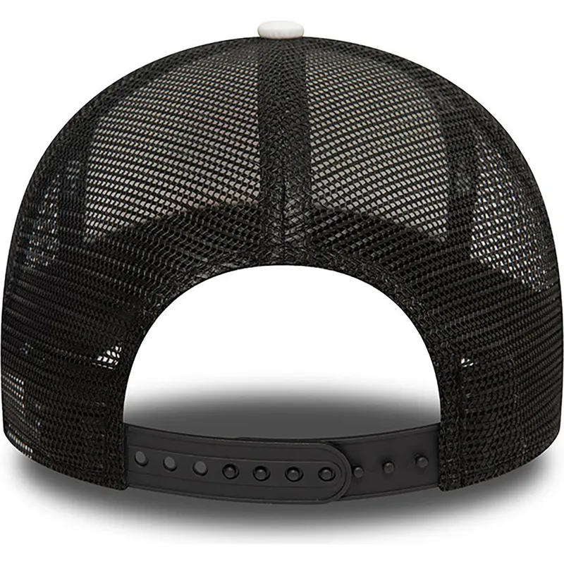 kepsar-curva-svart-snapback-bugs-bunny-and-his-friends-a-frame-fran-looney-tunes-av-new-era