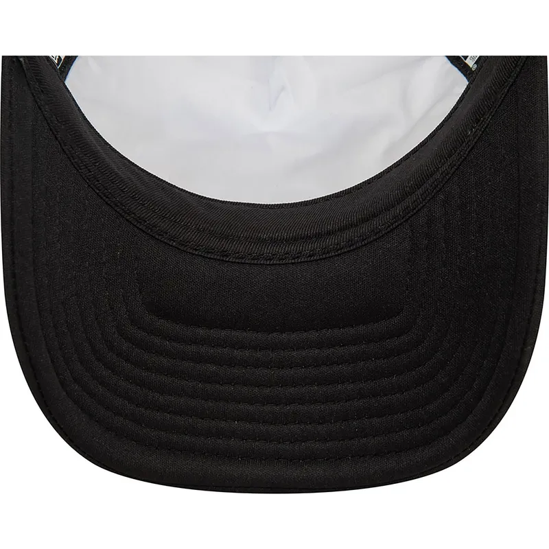 kepsar-curva-svart-snapback-bugs-bunny-and-his-friends-a-frame-fran-looney-tunes-av-new-era