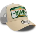 beige-och-vit-truckerkeps-a-frame-license-plate-fran-miami-cities-and-beaches-av-new-era