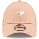beige-justerbar-bojd-keps-9forty-seasonal-fran-mclaren-racing-formula-1-av-new-era