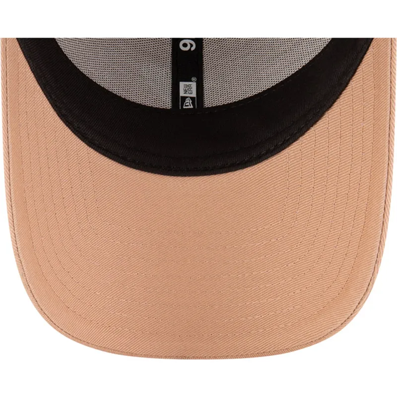 kepsar-curva-beige-justerbart-band-9forty-seasonal-fran-mclaren-racing-formula-1-av-new-era