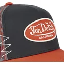 svart-och-orange-truckerkeps-gror-fran-von-dutch