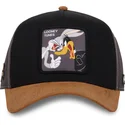 svart-och-brun-kurvad-snapback-keps-med-snurre-spratt-och-daffy-anka-loo10-bad-looney-tunes-fran-capslab
