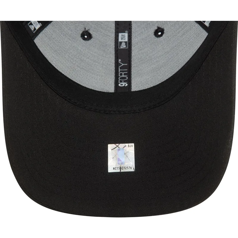 svart-bojd-justerbar-keps-9forty-repreve-mini-logo-fran-chicago-bulls-nba-av-new-era