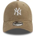 justerbar-beige-9forty-cord-keps-med-bojd-skarm-new-york-yankees-mlb-fran-new-era