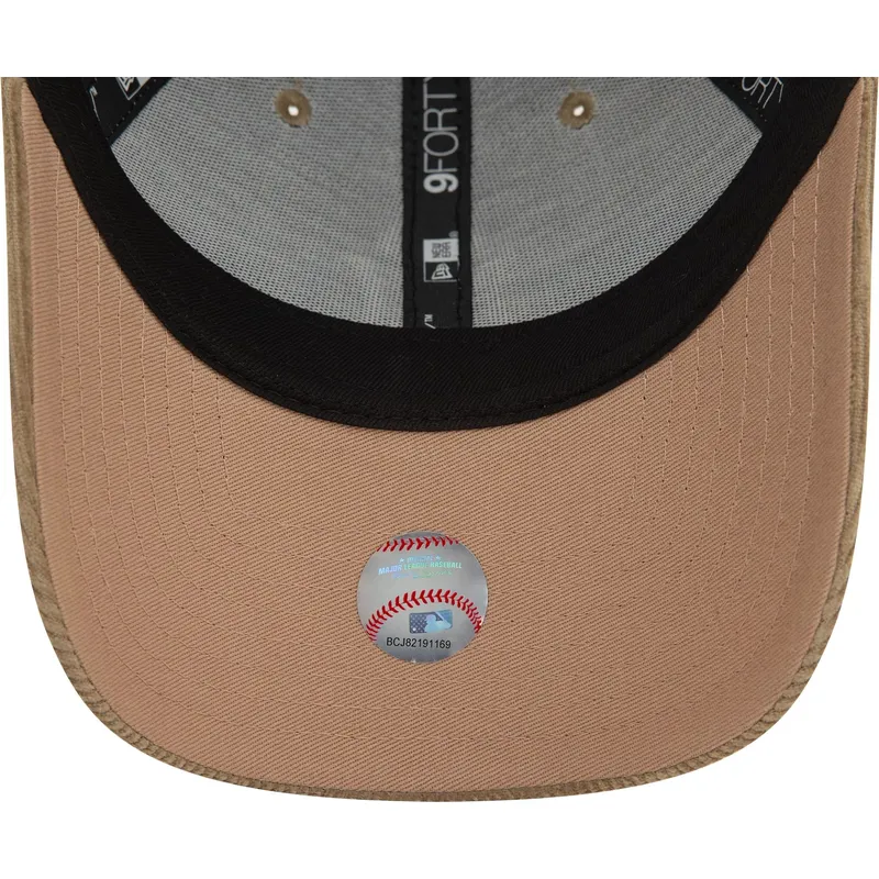 bojd-beige-justerbar-keps-9forty-cord-fran-new-york-yankees-mlb-av-new-era