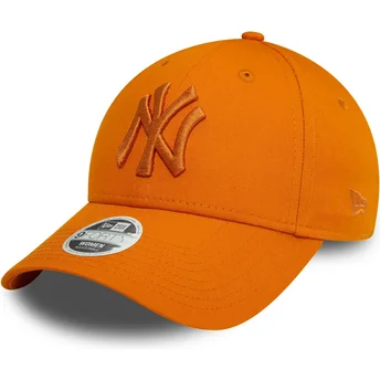 Justerbar orange kvinna keps med böjd skärm och orange logo, 9FORTY League Essential från New York Yankees MLB av New Era