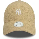 beige-justerbar-bojd-keps-for-kvinnor-9forty-borg-av-new-york-yankees-mlb-fran-new-era
