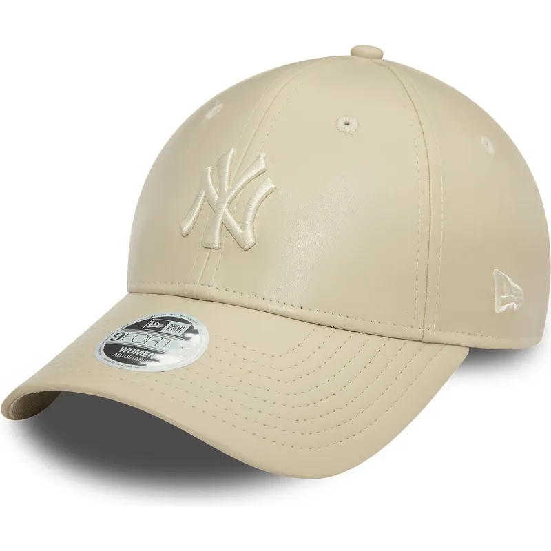 beige-justerbar-kurvad-keps-for-kvinnor-med-beige-logotyp-9forty-midi-pu-av-new-york-yankees-mlb-fran-new-era
