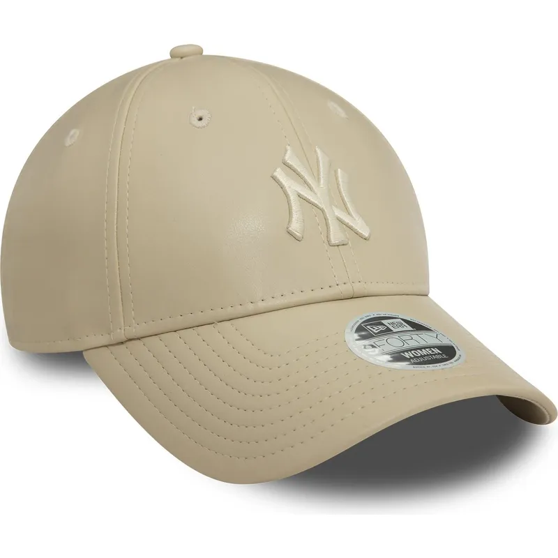 beige-justerbar-kurvad-keps-for-kvinnor-med-beige-logotyp-9forty-midi-pu-av-new-york-yankees-mlb-fran-new-era