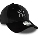 svart-bojd-justerbar-keps-for-dam-9forty-velour-diamante-fran-new-york-yankees-mlb-av-new-era